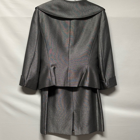 Tahari Arthur S Levine Silver Gray Shimmer 2-Piece Women's Skirt Suit 6 - Picture 4 of 6